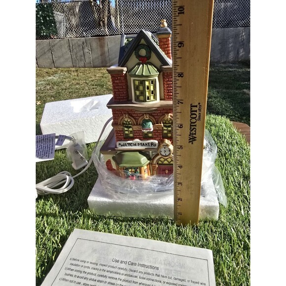 Vtg Town Square Collectibles WOODSIDE WATCH MAKER Christmas Village New In Box - Picture 3 of 10